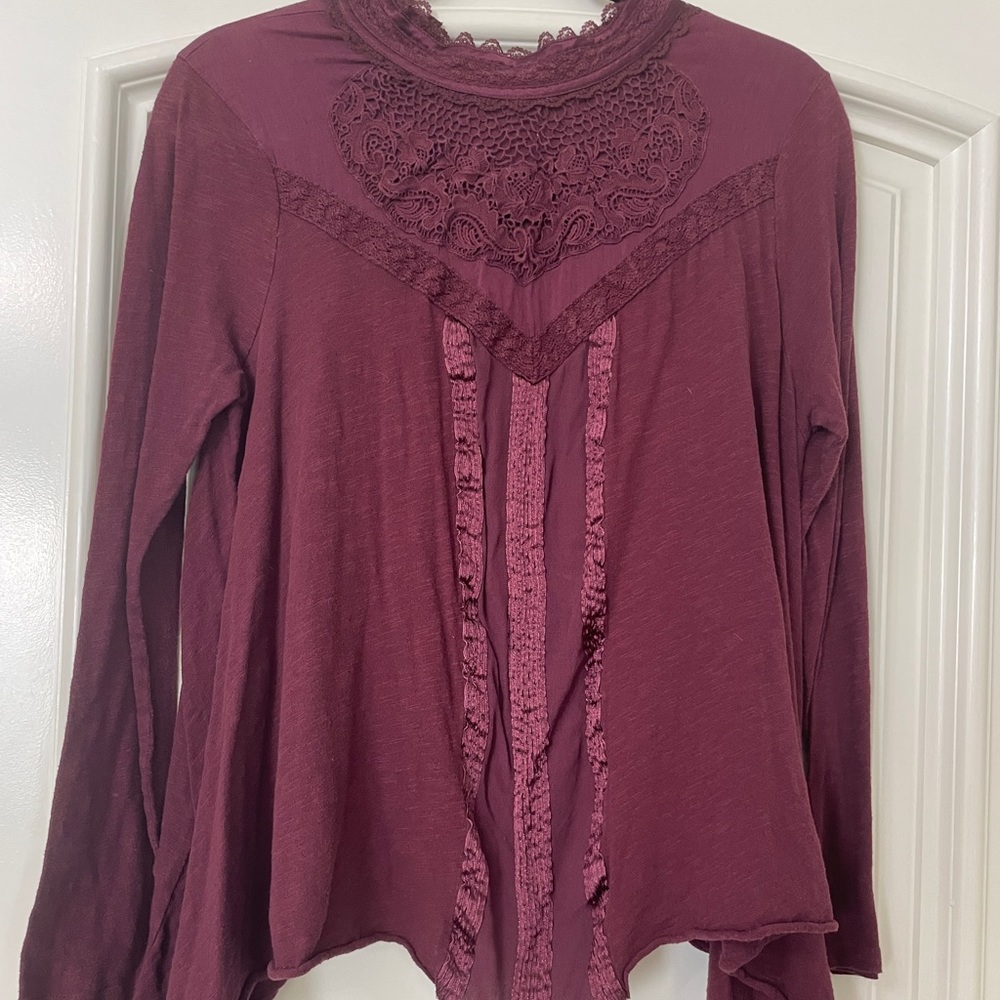 Long sleeve maroon top